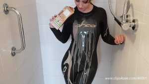 choc-milk--cream-wetsuit-shower--jess_3.