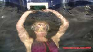 elle-breath-holding-swimsuit-in-hot-tub-