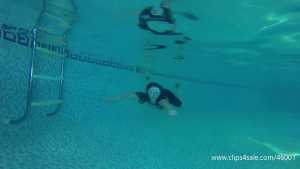 hannah-underwater-with-swimsuit-mask-and