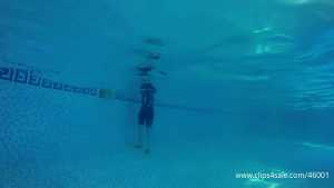 hannah-underwater-with-swimsuit-mask-and