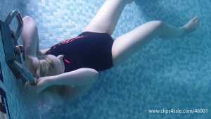 keira-breath-holding-underwater-in-swimm