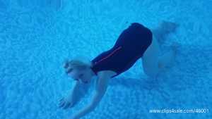 keira-breath-holding-underwater-in-swimm