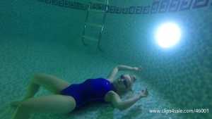 keira-breath-holding-underwater-swim-poo