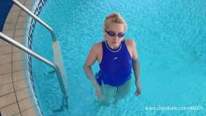 keira-breath-holding-underwater-swim-poo