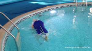 keira-breath-holding-underwater-swim-poo