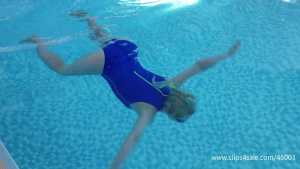 keira-breath-holding-underwater-swim-poo