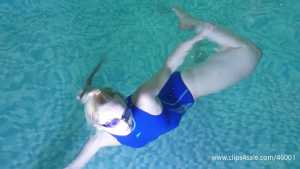 keira-breath-holding-underwater-swim-poo