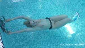 keira-nude-breath-holding-underwater-poo