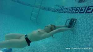 keira-nude-breath-holding-underwater-poo