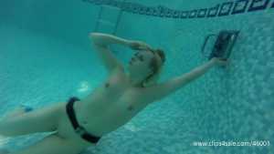 keira-nude-breath-holding-underwater-poo