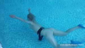 keira-nude-breath-holding-underwater-poo