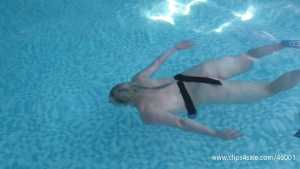 keira-nude-breath-holding-underwater-poo