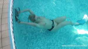 keira-nude-breath-holding-underwater-poo