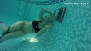 keira-strip-underwater-and-nude-breath-h