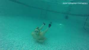 keira-strip-underwater-and-nude-breath-h