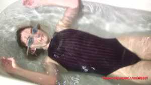 rachelle-underwater-breath-holding-tople