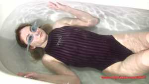rachelle-underwater-breath-holding-tople