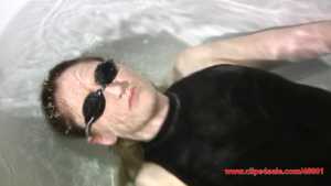 rachelle-underwater-breath-holding-tople