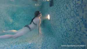 rhianna-underwater-breath-holding-arena_