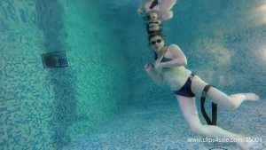 rhianna-underwater-breath-holding-arena_