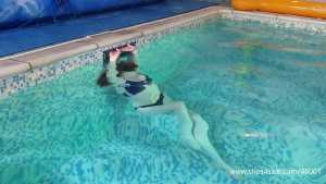 rhianna-underwater-breath-holding-arena_