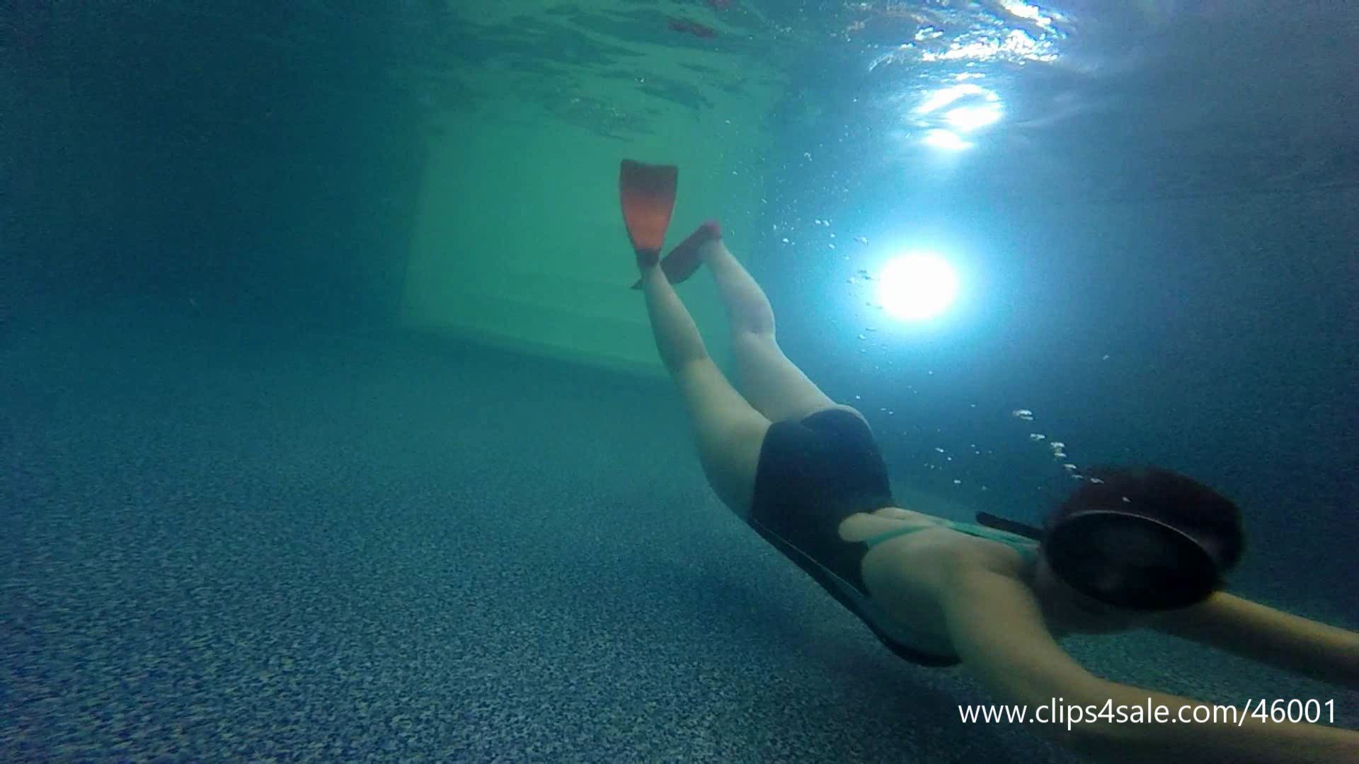 swimming-with-flippers-underwater-emeral